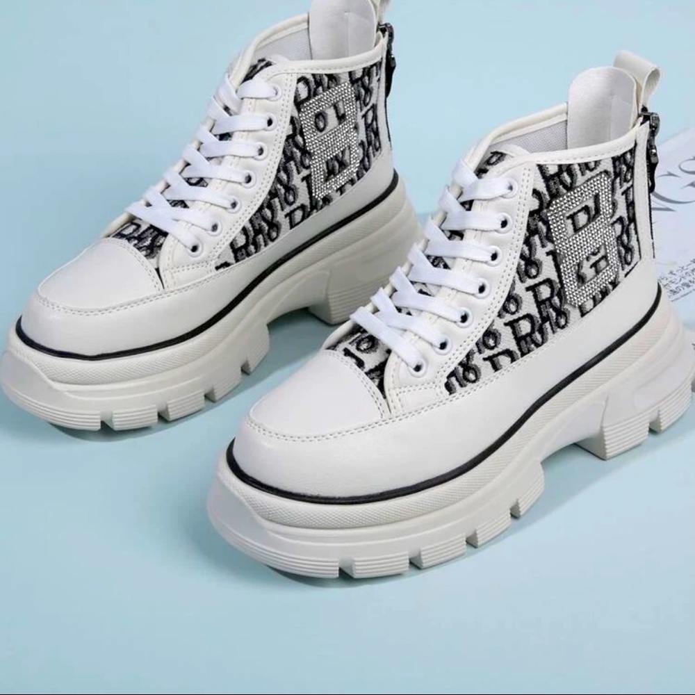 Cute high top sneakers 👟